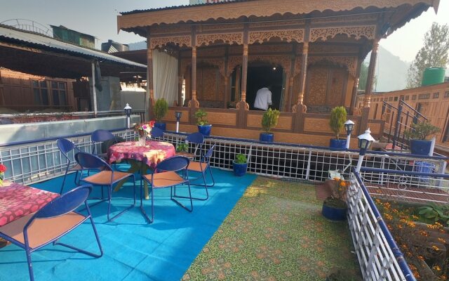 Goona palace houseboats