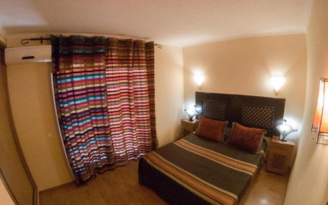 Inn Seventies Cheap & Chic
