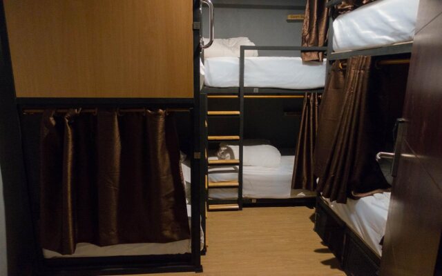 Comfy Bed Hostel - Adults Only