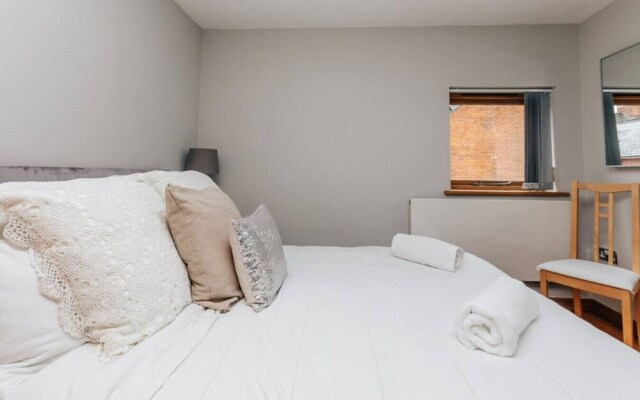The Herringbone - 3 Bed With Parking Pet Friendly