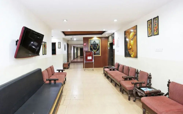 OYO Flagship 42717 Hotel Fort
