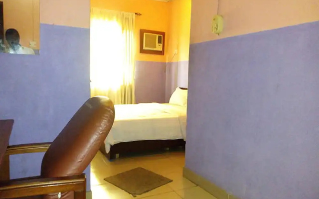 Holla-Jobi Guest House
