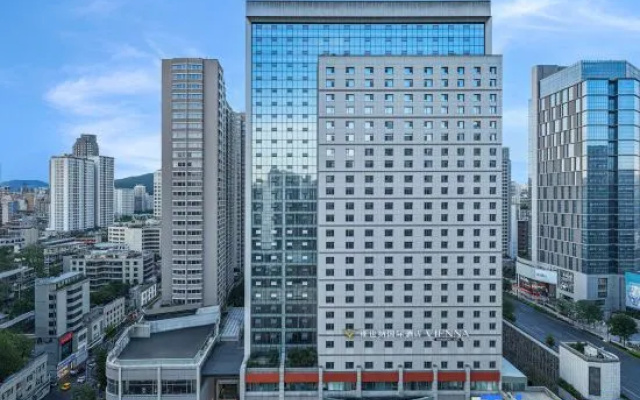 Vienna International Hotel (Guiyang Fountain Metro Station Taiping Road Internet celebrity Street) – Outside – Guiyang