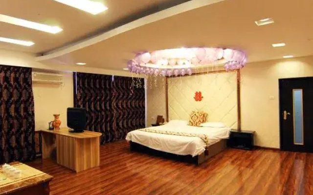 Huiqun Business Hotel
