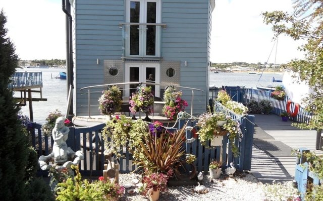 Houseboat Harbourside View