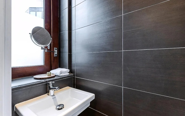 Modern & Airy 2-bed Gem in Trendy Stoke Newington