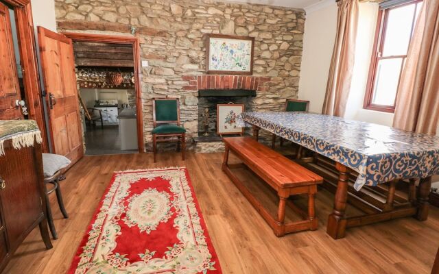 Gwryd Bach Farmhouse