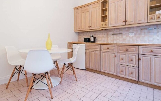Oxford Circus Luminous Gem, Sleeps 4