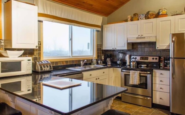 7 Bed Blue Mountain Chalet with Hot Tub 35R