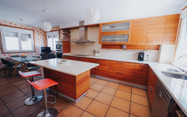 Villa con piscina a pie de playa