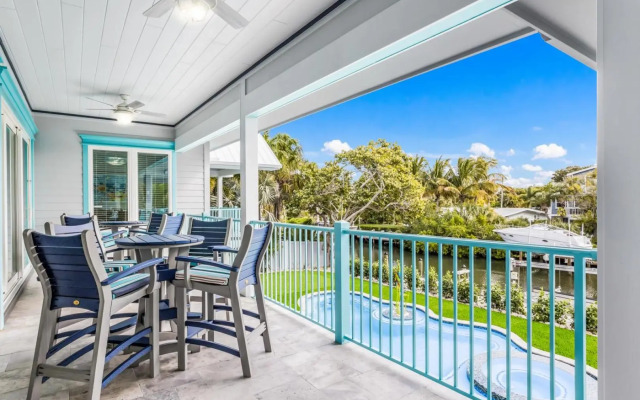 Snook Lookout - 211 Oak Ave