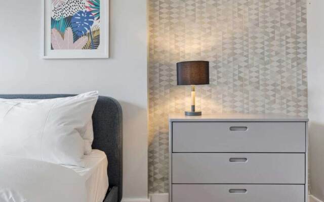Modern & Chic 2bed Hampstead Duplex 1 min to Tube