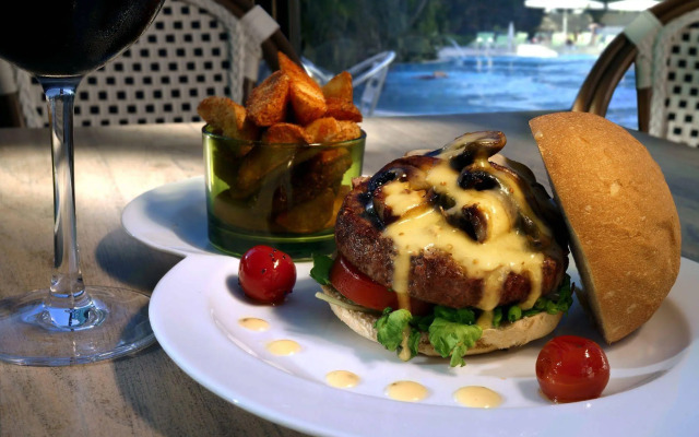 Malibu Foz Hotel - La Maison Younan