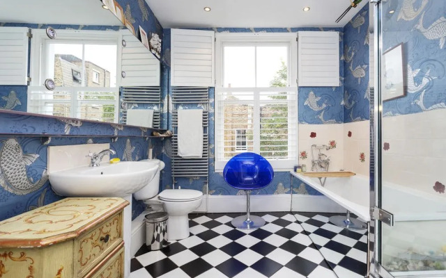 Veeve - Colourful Charisma