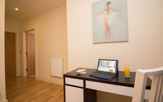 South Quay Apartment One
