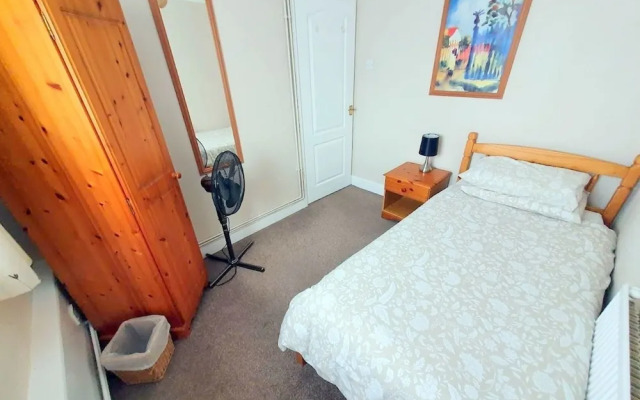 2-bed Flat With Superfast Wi-fi DW Lettings 9WW