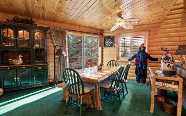 The Hideaway - Enchanting Custom Log-style Home Nestled High In The Pines! Great Room Features! 2 Bedroom Cabin