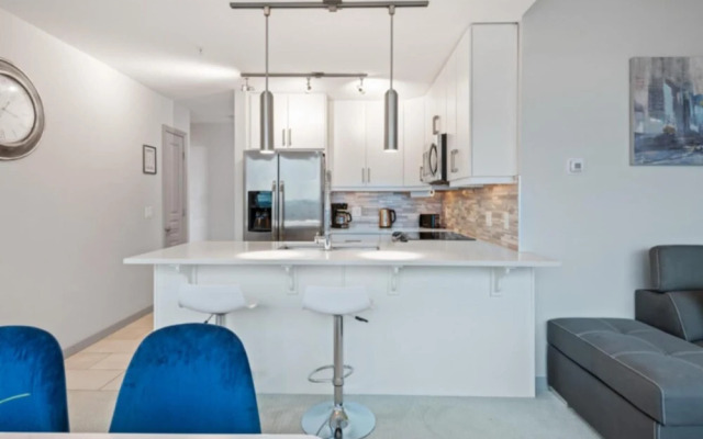 2BR 2BA Stampede and Calgary Tower View Free Park