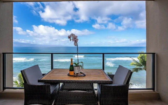 Oceanfront Kaanapali Studio Vistas