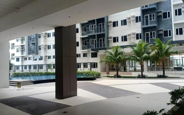 Family freindly 2 bedroom condo at Vine Residences