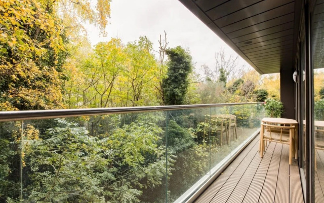 The London Retreat - Alluring 2bdr Flat With Balcony