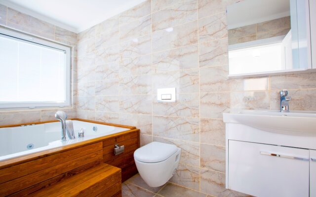 Villa Pinarbasi by Akdenizvillam