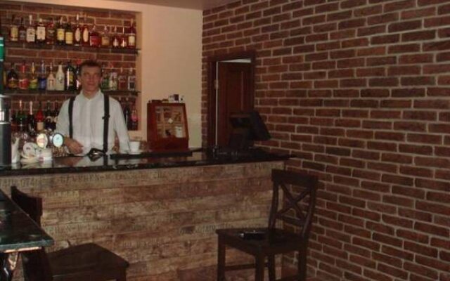 Status Hotel