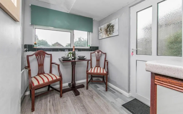 4br-sleeps10-parking-garden