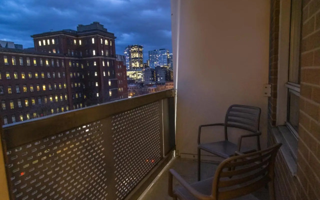 Hotel Faubourg Montreal - ex Holiday Inn Express Hotel & Suites Centr