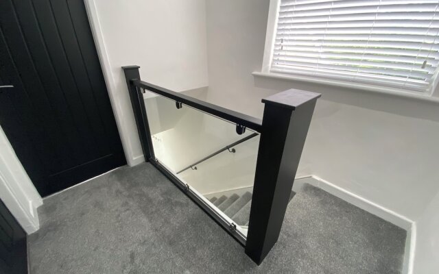 Lovely Refurbished 3-bed House in Liverpool