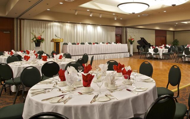 Coast Plaza Hotel & Suites