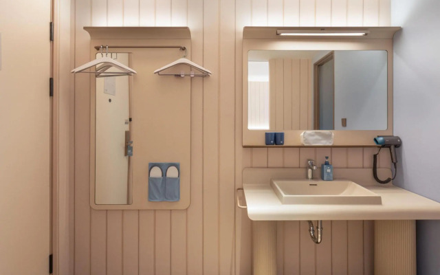 Super 8 Hotel (Yangzhong Pedestrian Street)