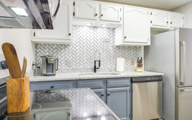 Modern Townhome: Walk to Tennessee Tech University