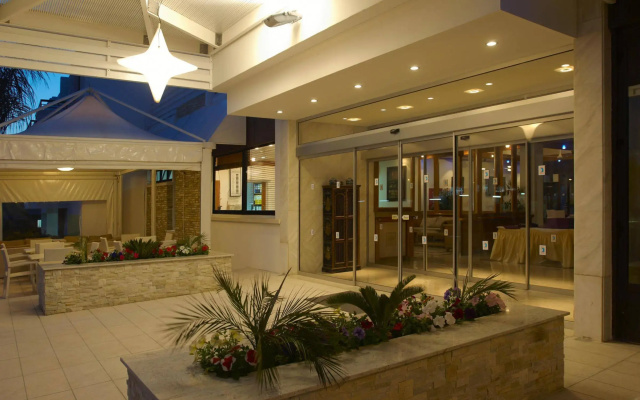 Senator  Apartments - Adults Only