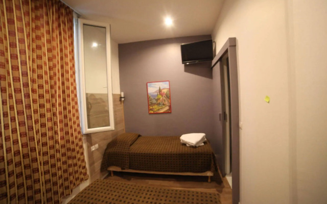 Evelia Hotels