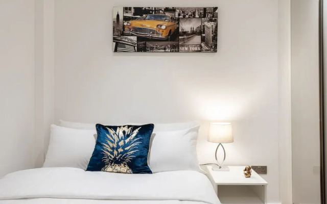 Platinum Apartment in Central Camden 9984