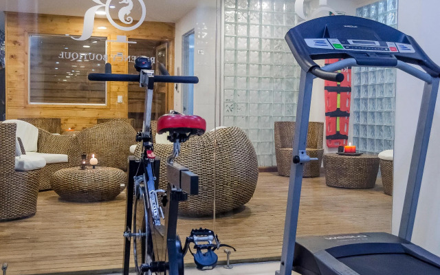 Hotel Regency Suites La Feria