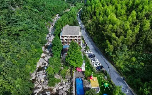 Yunbo Qilu Hostel