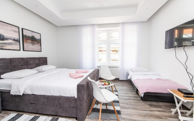 Modern Newly Refurbished Studio Main Street
