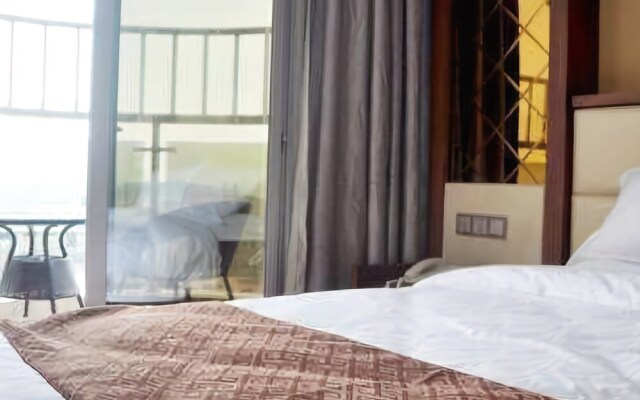 Dennis Holiday Hotel