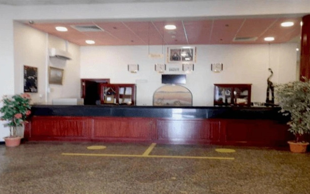 OYO 142 Al Sharqiya Sands Hotel