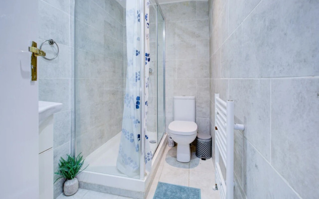 Family Studio for 4-3-2-1 Persons Central London