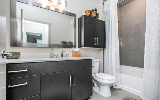 Rooftop Pool-Walk 2 shops-Dining-C4404