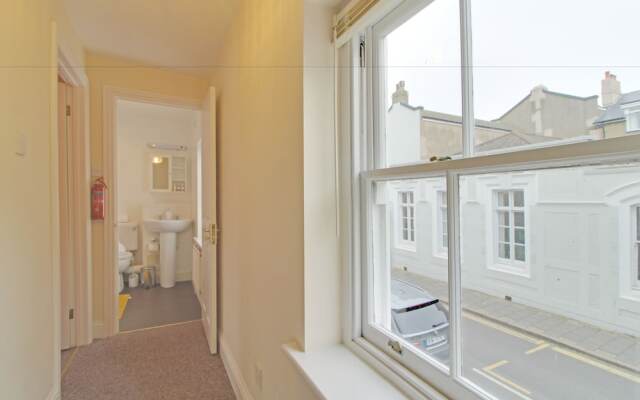 Brighton Getaways - Beach Lodge House