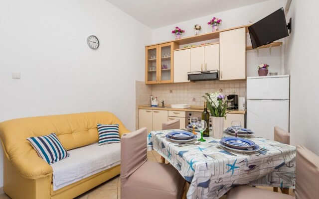 Amazing Apartment in Lopar With Wifi and 2 Bedrooms