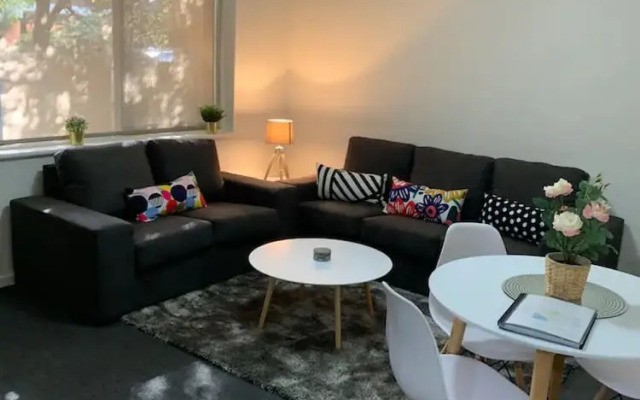Comfortable New 2 Bedroom Apartment by St Kilda Pier