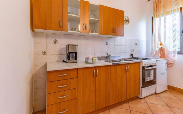 Stunning Home in Liznjan With Wifi and 2 Bedrooms