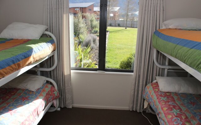 6 Mt Isobel Place
