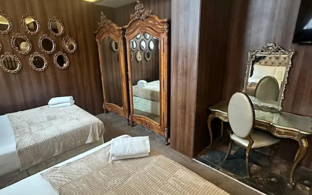 White Star Line Hotel