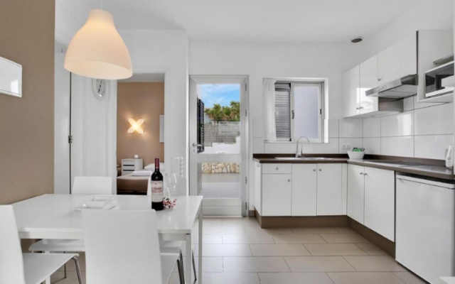 Apartamentos LIVVO Mar Azul - Adults Only